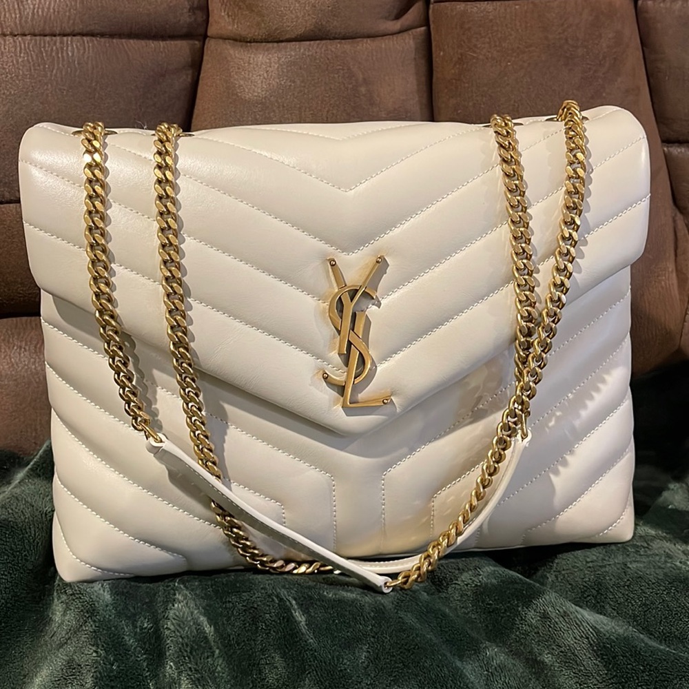 Beautiful Ysl LouLou medium chain leather